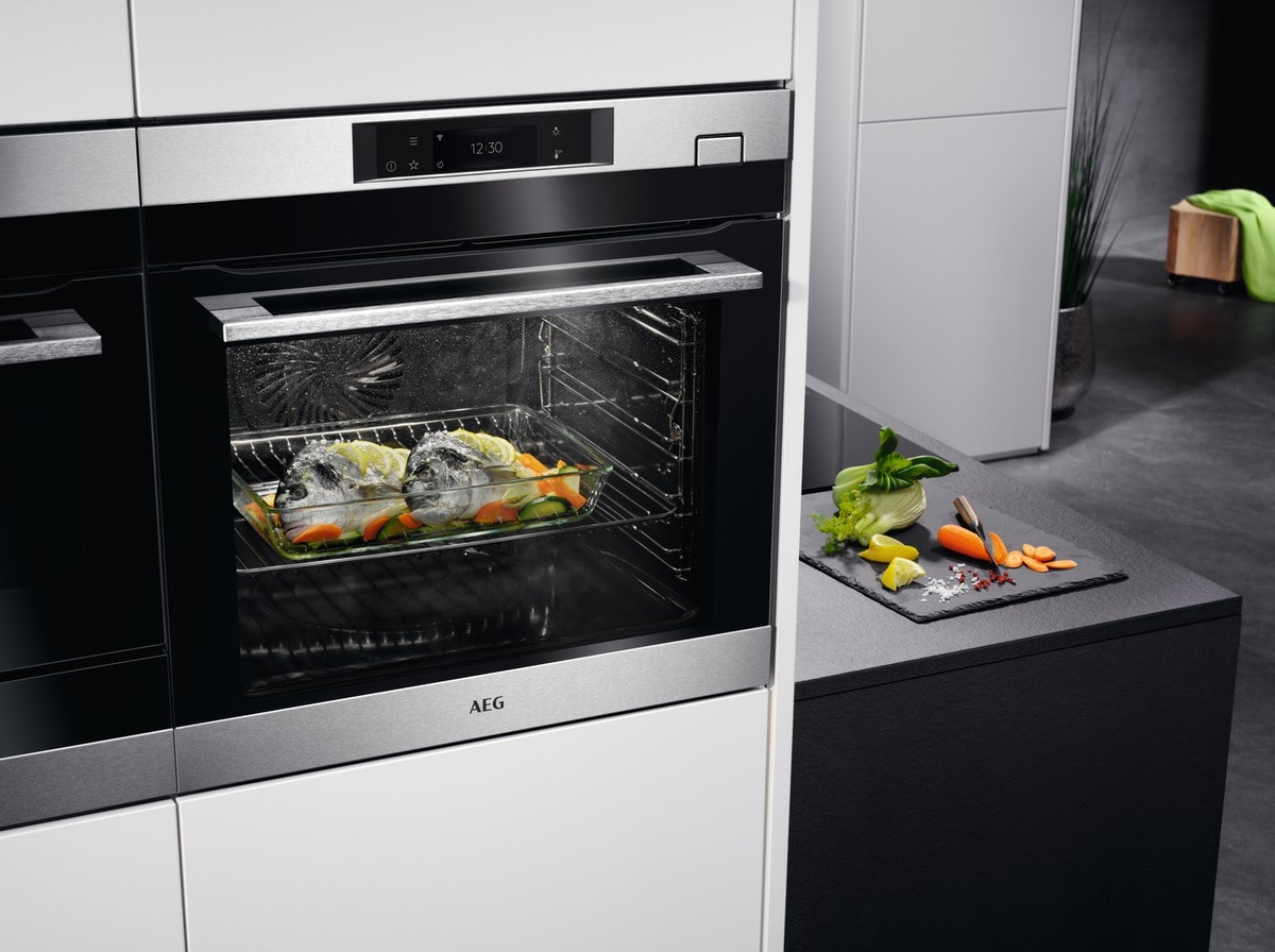 AEG Einbaubackofen S8000 Edelstahl SteamBoost BSK782280M